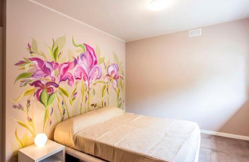 Manerba del Garda Apartment | Apartment Iris e Girasole by Interhome