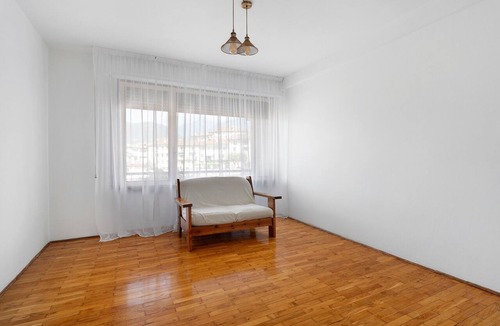 Feltre Apartment | Apartment 'Isola' with Mountain View, Private Terrace and Wi-Fi