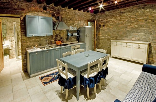 Ospedaletto di Pescantina Apartment | Apartment in a nineteenth-century house