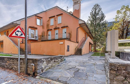 Santa Maria Maggiore Apartment | Apartment 'Il Casale Rosa Di Santa Maria' with Private Garden and Balcony
