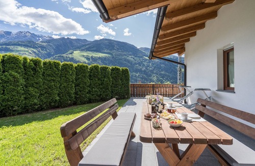 San Martino in Passiria Apartment | Apartment “ Pfandlerhof Rot” with Mountain View, Wi-Fi, Balcony & Garden