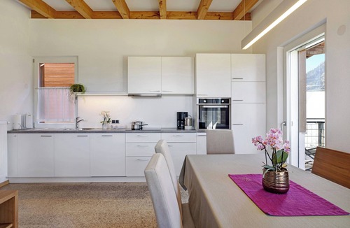 Perca Apartment | Apartment “Kronsun - Kraft” with Mountain View, Balcony & Garden