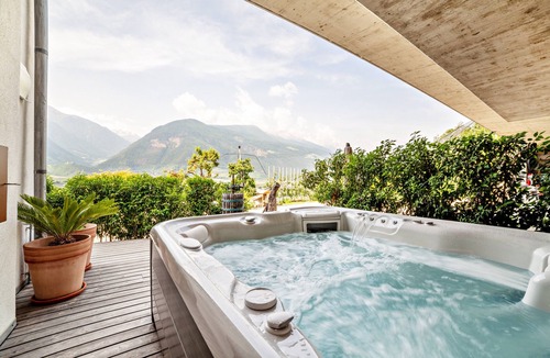 Laces Apartment | Apartment "Langstein Rose" with Mountain View, Balcony and Wi-Fi