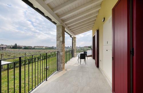 Bardolino Apartment | Apartment 'Limone' with Private Lake-View Terrace, Shared Garden, and Air Conditioning