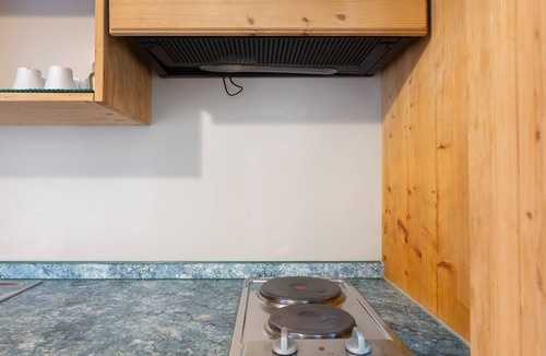 Caldes Apartment | Apartment 'Melina' with Mountain View, Shared Garden and Wi-Fi