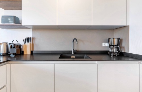 Caldaro Sulla Strada del Vino Apartment | Apartment 'Mendelbahn' with Mountain View, Private Terrace and Wi-Fi
