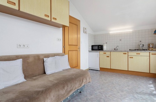 Feldthurns Apartment | Apartment 'Mittermüller Eibisch' with Shared Terrace, Balcony and Wi-Fi