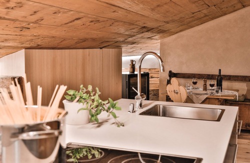 Madonna di Senales Apartment | Apartment “Oberniederhof Anno 1793” with Mountain View, Shared Garden and Wi-Fi