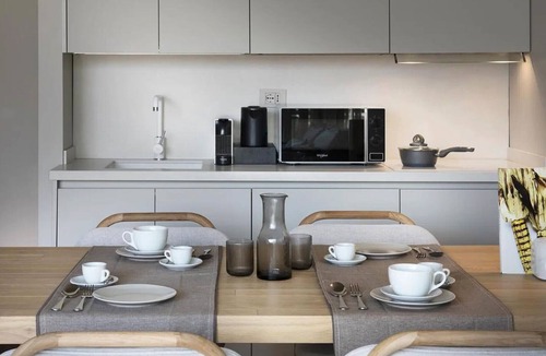Peschiera del Garda City Centre Apartment | Apartment 'Palazzo Cordigero - Bastioni' with Canal View, Wi-Fi and Air Conditioning
