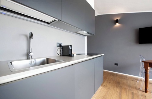 Oldesio Apartment | Apartment 'Piazzetta' with Balcony, Wi-Fi and Air Conditioning