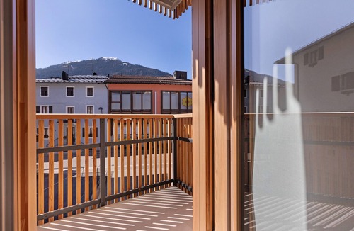 Carisolo Apartment | Apartment 'Pink' with Mountain View, Balcony and Wi-Fi