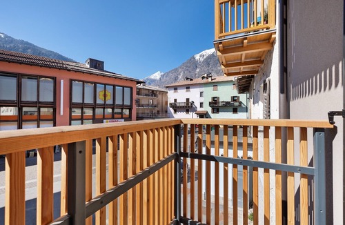 Carisolo Apartment | Apartment 'Pink' with Mountain View, Balcony and Wi-Fi