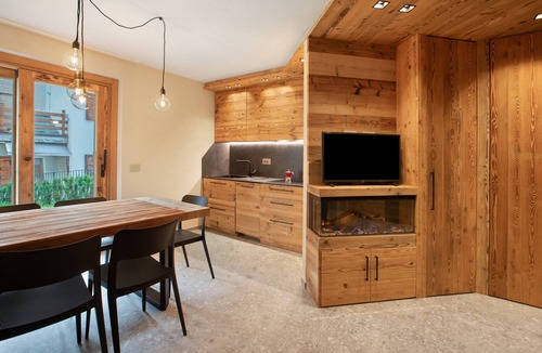 Isolaccia Apartment | Apartment 'Rododendro' with Mountain View, Private Garden and Wi-Fi