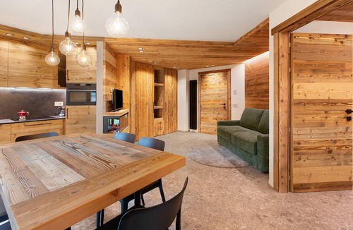 Isolaccia Apartment | Apartment 'Rododendro' with Mountain View, Private Garden and Wi-Fi