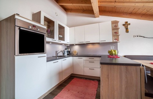 Naturno Apartment | Apartment "Sagschneiderhof Red Delicious" with Mountain View, Garden & Wi-Fi