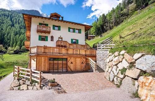 Rabbi Apartment | Apartment 'Salto Del Camoscio' with Mountain Views and Private Garden