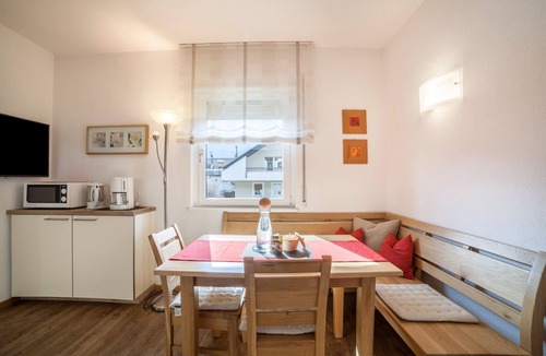 Rabla Apartment | Apartment "Schnitzer - Hagebutte" with Mountain View, Wi-Fi, Balcony & Garden