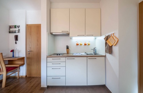 Rabla Apartment | Apartment "Schnitzer - Hagebutte" with Mountain View, Wi-Fi, Balcony & Garden