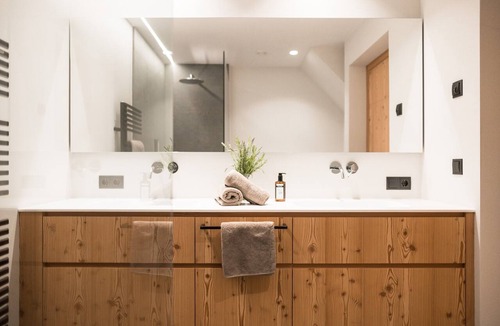 Ultimo Apartment | Apartment 'Sunnseit Luxury' with Lake View, Balcony and Wi-Fi