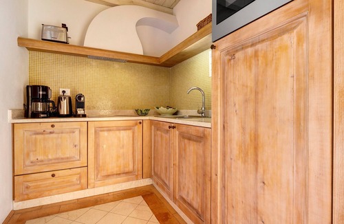 Puegnago del Garda Apartment | Apartment 'Superior Diamante' with Shared Pool, Wi-Fi and Air Conditioning