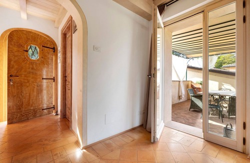 Puegnago del Garda Apartment | Apartment 'Superior Diamante' with Shared Pool, Wi-Fi and Air Conditioning