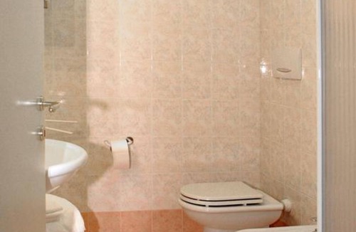 Old Town Apartment | Apartment 'Trilocale 5 Isola Di Pasqua Caorle' with Private Terrace, Wi-Fi and Air Conditioning