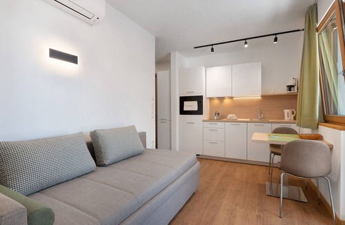 Lagundo Apartment | Apartment 'Unterdornerhof Typ D' with Mountain View, Private Terrace and Wi-Fi