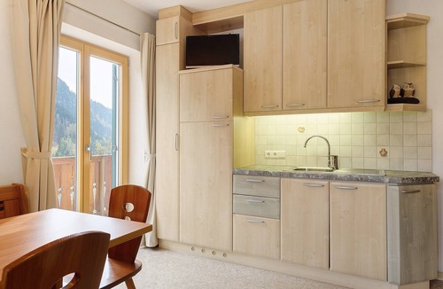 Laion Apartment | Apartment 'Unterzerunhof Klein' with Mountain View, Private Terrace, and Wi-Fi