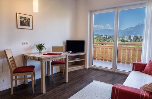 Gries - Quirein Apartment | Apartment “Urbanhof - Moritzing” with Mountain View, Wi-Fi & 2 Balconies