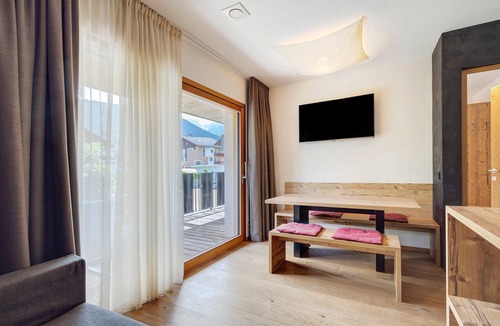 Valdaora di Mezzo Apartment | Apartment 'Villa Kriendl Nr 1 Lanzwiese' with Mountain View, Private Terrace and Wi-Fi