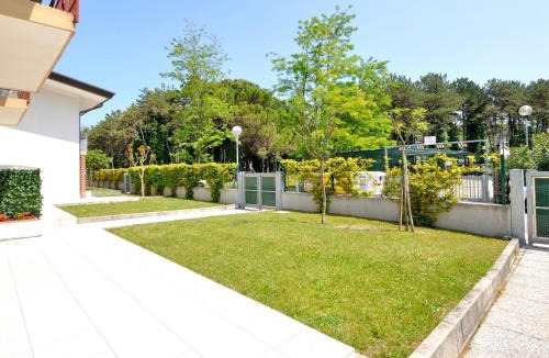 Bibione Lido del Sole Apartment | Apartment Villaggio Delfino-2 by Interhome