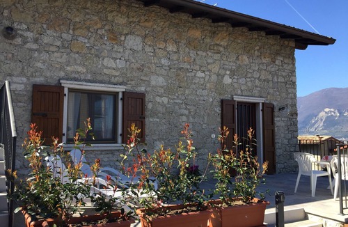 Castelletto Apartment | Apartment with lake view, in a quiet area with garden and terrace