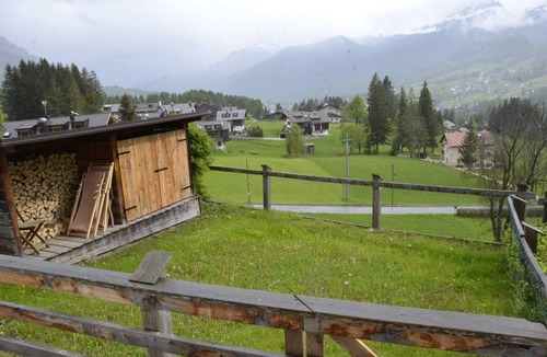Cortina d'Ampezzo Apartment | Apartment with three bedrooms and garden in Chiave