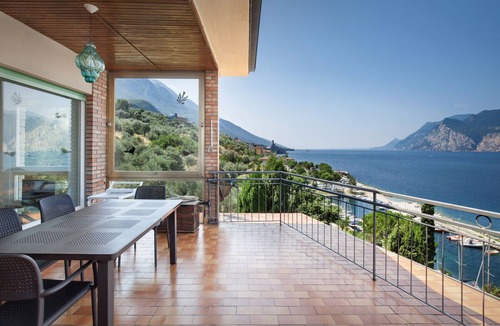 Malcesine Apartment | Apartment Windows On The Lake