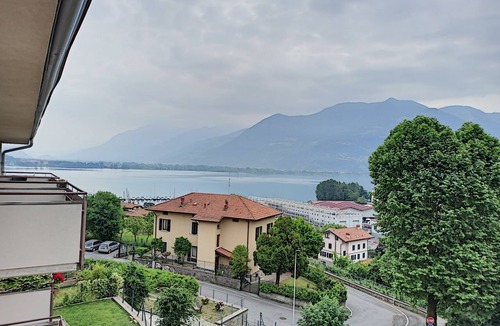 Lovere Apartment | Apartment with balcony overlooking the lake