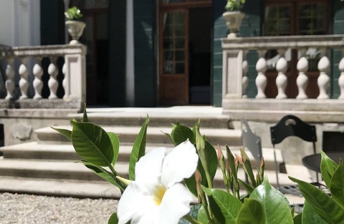 Santa Maria in Stelle Apartment | Apartment with garden in a period villa on the seafront