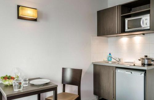 Le Port sous la Lune Apartment | Appart'hotel Vacancéole Paris Quai de Marne
