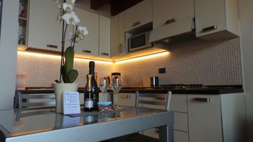 Gardola Apartment | Appartamento Elisabetta - Theater Home