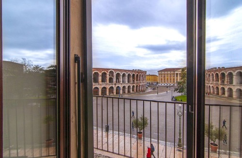 Verona City Centre Apartment | Appartamento storico con balconi vista Arena