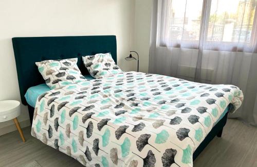 Antony Apartment | Appartement calme Antony, terrasse, vue jardin, proche Paris et Orly