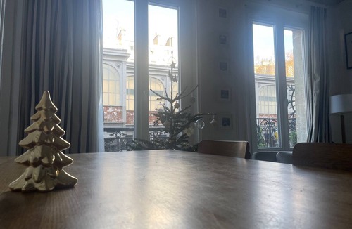 Quartier de Rochechouart Apartment | Appartement Parisien Typique Cosy, Lumineux, Bien Placé, Connecté à Tout Paris