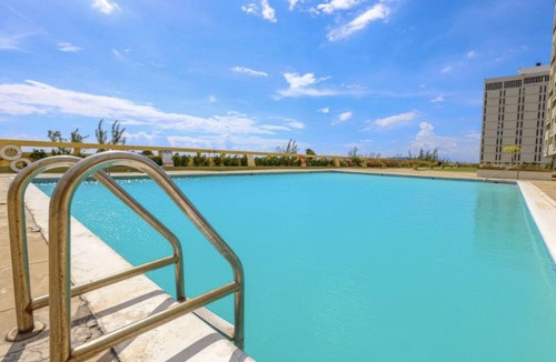 Kingston Condo | Appealing 3 bedroom with Pool, Balcony and Scenic View, Kingston Waterfront.