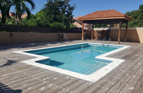 Beverly Hills Apartment | Apt 12, Executive Suites JA - Palms