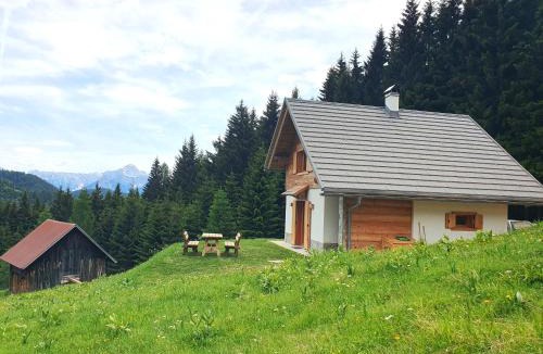 Malborghetto Valbruna Ski Chalet | Arnika Hütte - un'immersione nelle montagne della foresta millenaria
