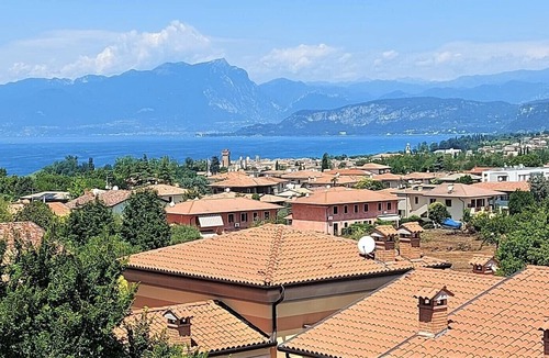 Lazise Apartment | Attico Deluxe con terrazza vista Lago di Garda e Nuovissima Bio Piscina