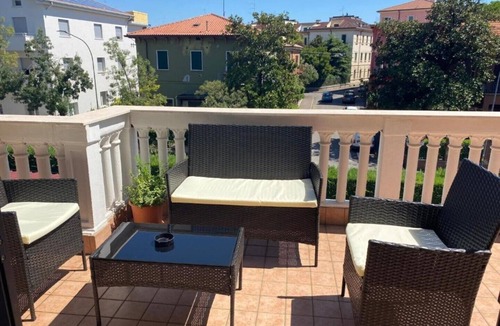 Est Apartment | Aurora's Balcony