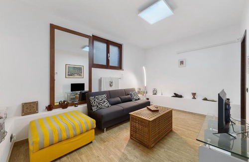 Induno Olona House | Azalea Apartment away from noise