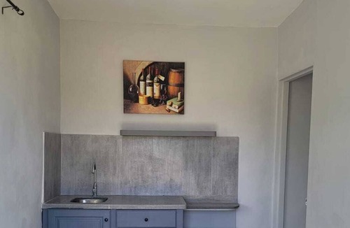 Cave Hill Estate Apartment | Balmy sea breeze and cuisine from Hellshire Beach. Immerse into Cultural events