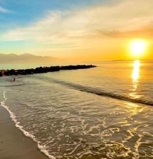 Portmore Apartment | Bayfront Luxury beachfront escape with Pool in Portmore Book Now