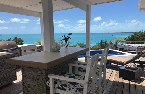 Salt Pond House | Baywatch House -Beautiful Private 3 Bedroom House on a Private 4 Acre Estate